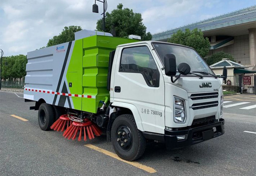江鈴順達(dá)掃路車(chē)圖片