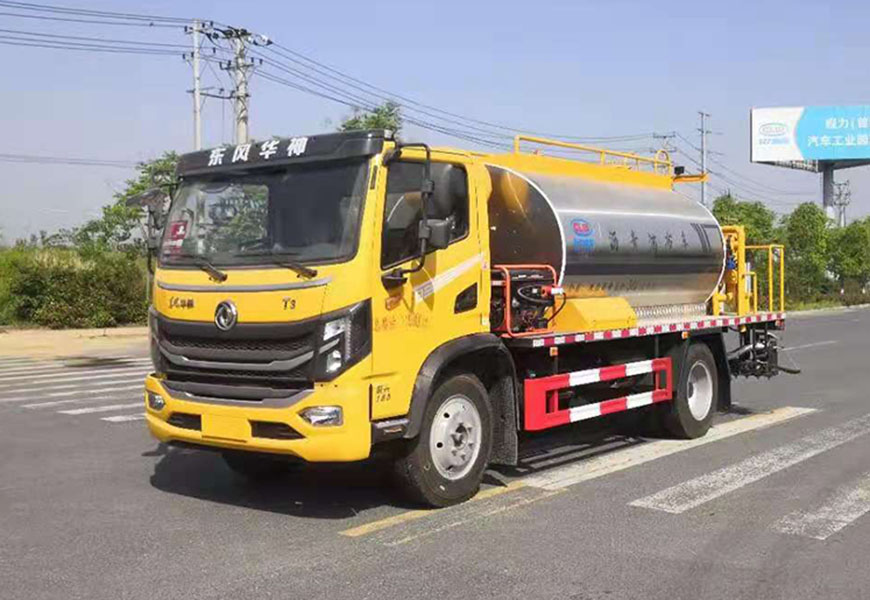 東風(fēng)華神T3 6.3立方智能型瀝青灑布車(chē)