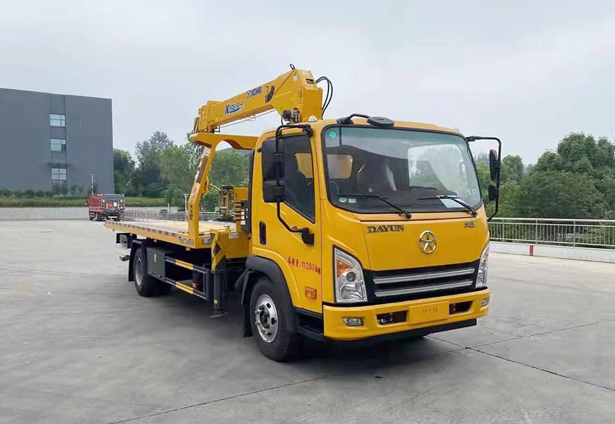 大運(yùn)帶吊一拖二平板清障車(chē)