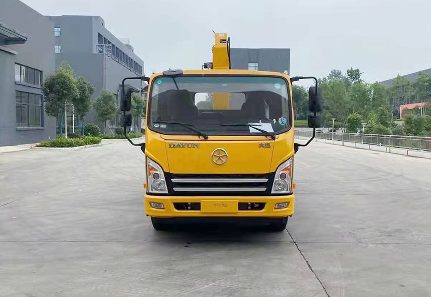 大運(yùn)帶吊一拖二平板清障車(chē)