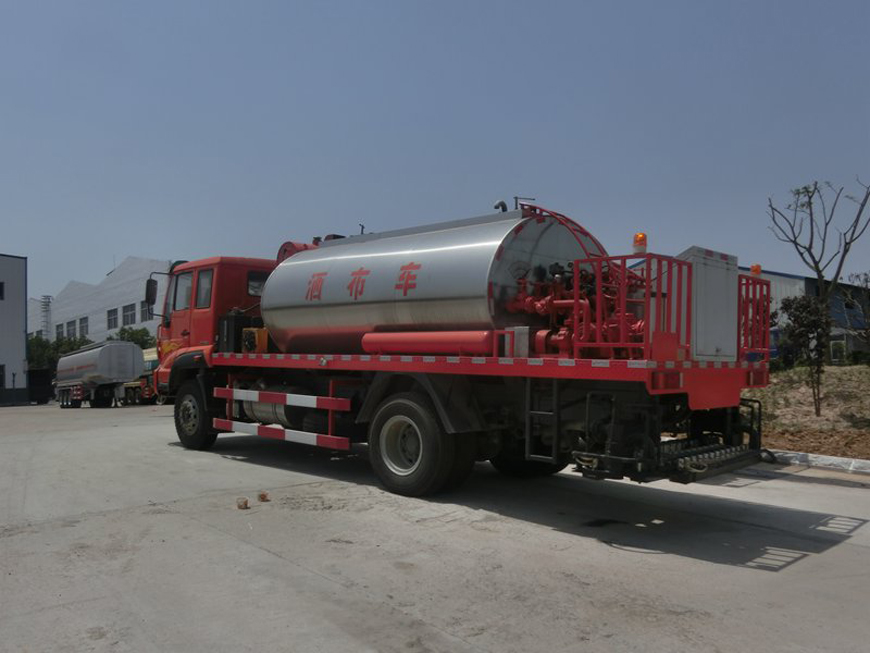 重汽8噸瀝青灑布車(chē)